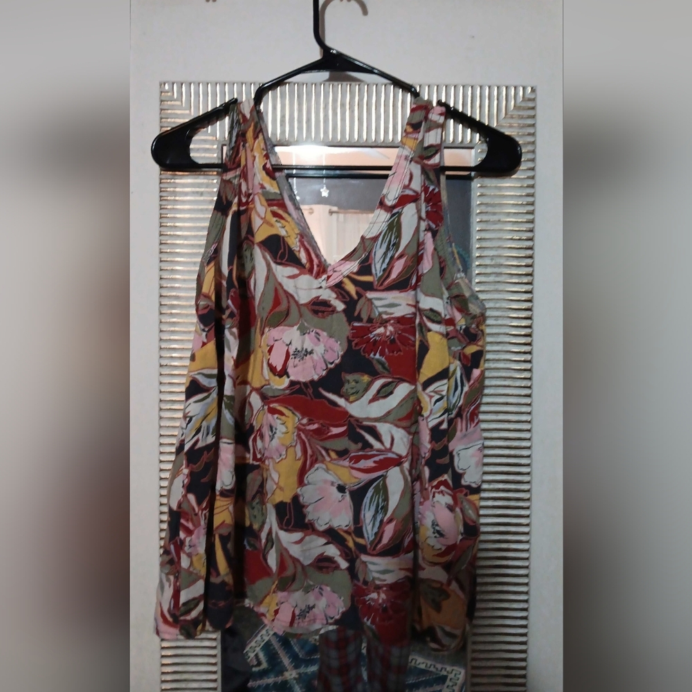 Floral V-Neck Women's Top, Size Plus 00